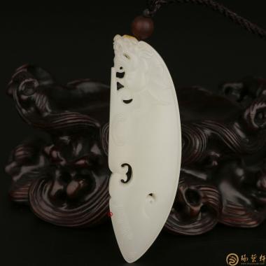 新疆和田黄皮白玉籽玉挂件 贵寓有龙 18.6克